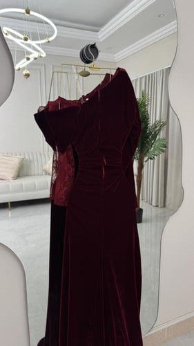 فستان برغندي مخمل كوري