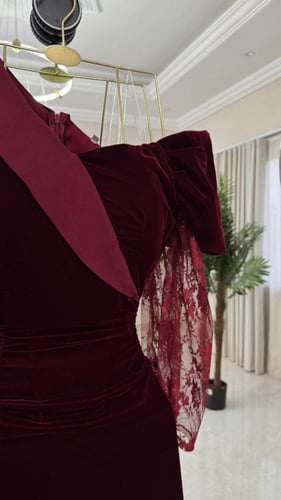 فستان برغندي مخمل كوري