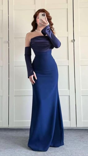 فستان احمر ناعم طويل