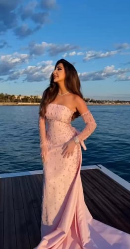 فستان سهره وردي راقي مع اكمام