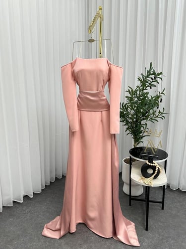 فستان شيرين الوردي فخم