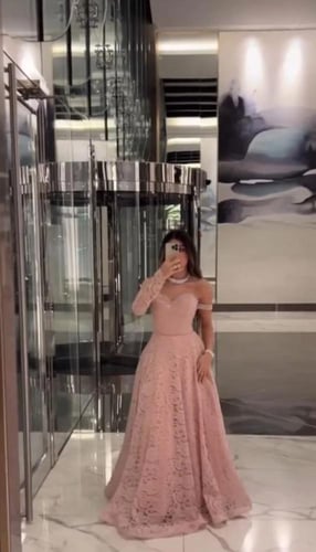 فستان لميس دانتيل وردي