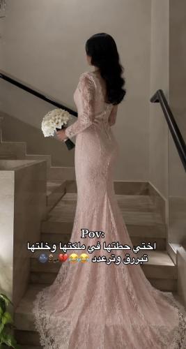 فستان ترف وردي فخم