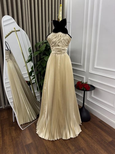 فستان ذهبي فخم