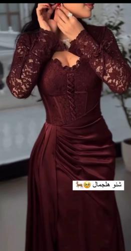 فستان سهرهً عنابي