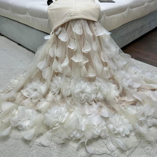 فستان فخم بيج طويل