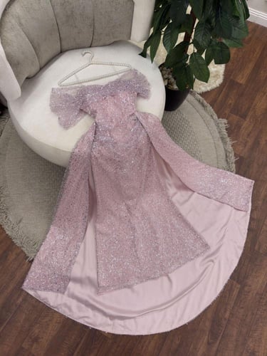 فستان ملكه سهره وردي فخم