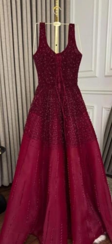 فستان ملكه عنابي فخم