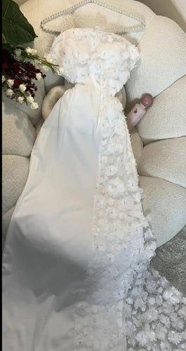 فستان ابيض فخم للسهرات