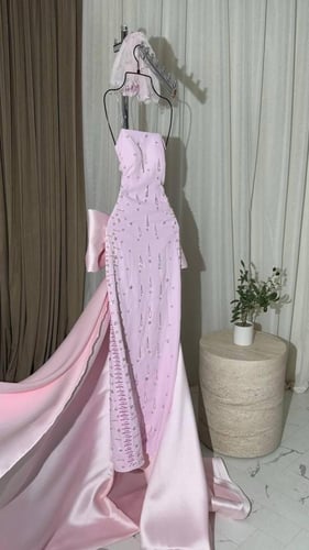 فستان سهره وردي راقي مع اكمام