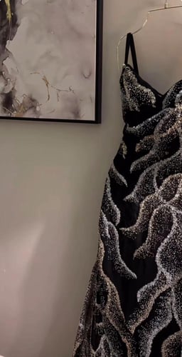 فستان ملكه فخم اسود