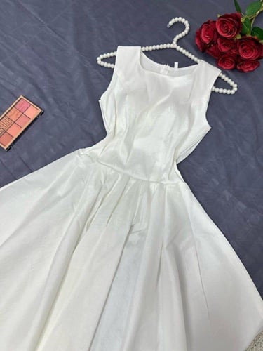 فستان ابيض قصير