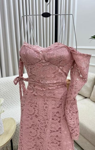 فستان لميس دانتيل وردي