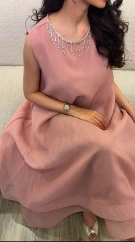 فستان وردي للحوامل بكريستال