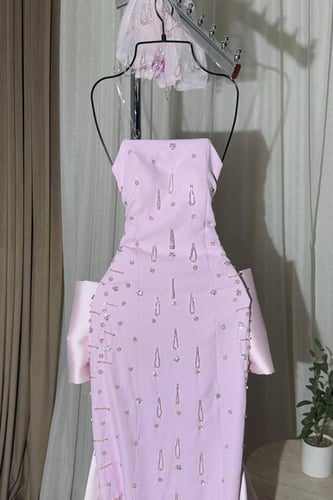 فستان ملكه وردي فخم