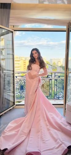 فستان سهره وردي راقي مع اكمام