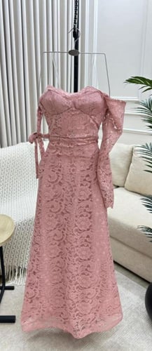 فستان لميس دانتيل وردي