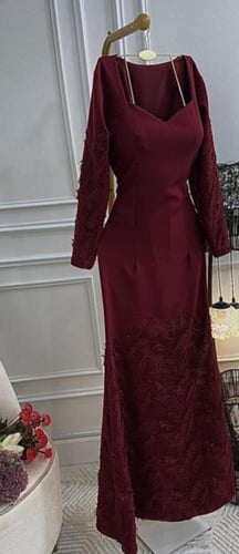 فستان عنابي مطرز فخم