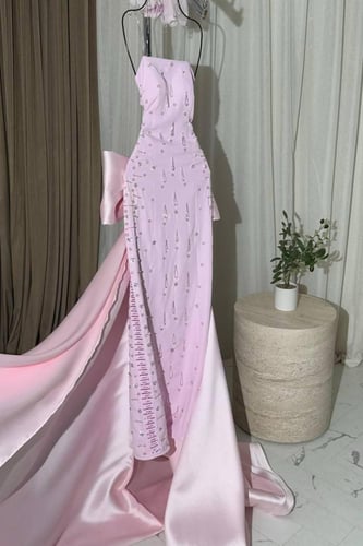 فستان ملكه وردي فخم