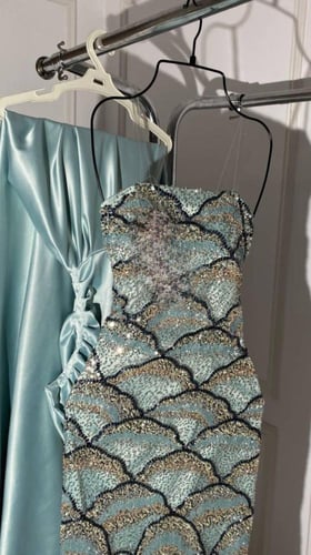 فستان سهرهً فخم سماوي