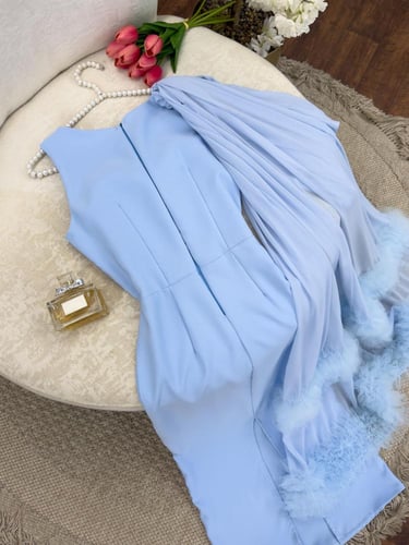 فستان ناعم سماوي للسهرات