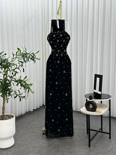 فستان اسود فخم