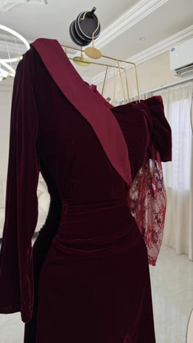 فستان برغندي مخمل كوري