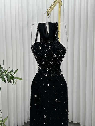 فستان اسود فخم