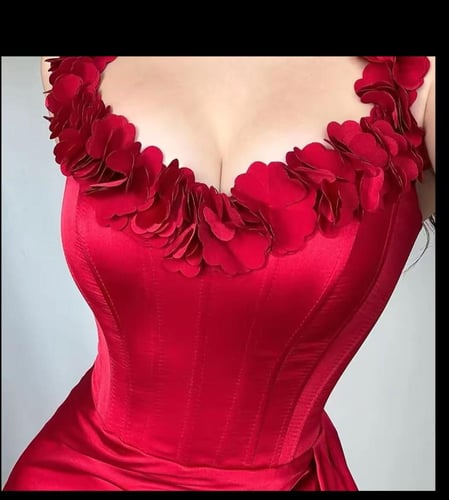 فستان احمر بورود تفته