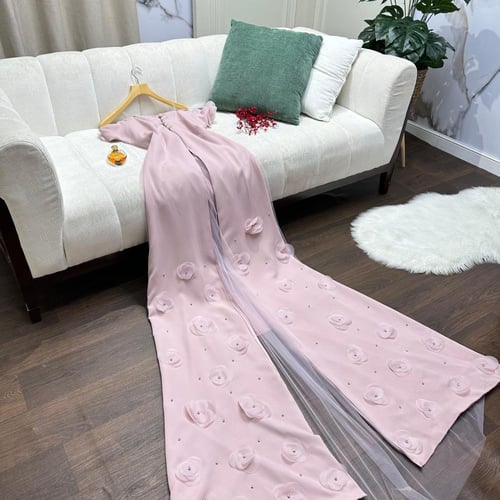 فستان ملكه وردي فخم طويل