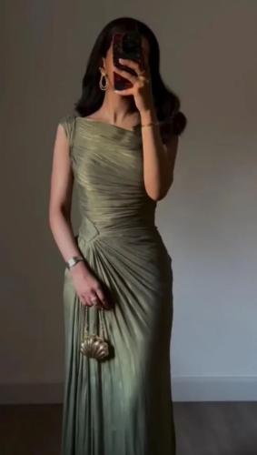 فستان سهره فخم. اخضر