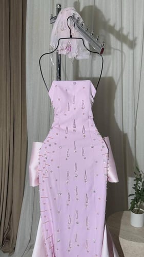 فستان سهره وردي راقي مع اكمام