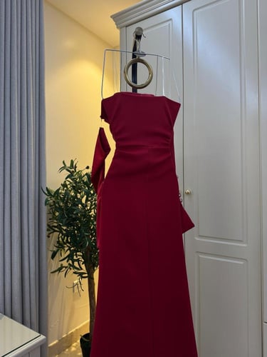 فستان احمر ناعم طويل