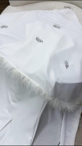 فستان ابيض انيق