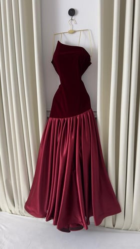 فستان فريده سهره عنابي