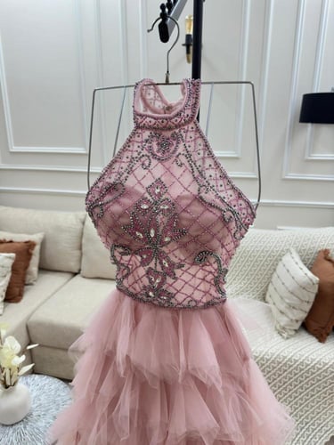 فستان وردي فخم