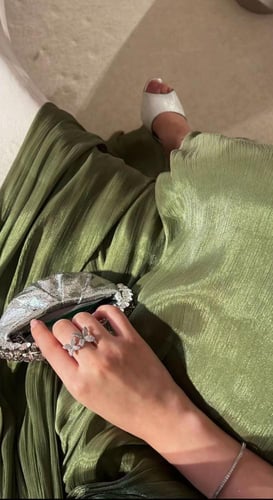 فستان سهره فخم. اخضر