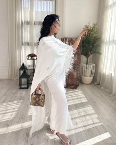 فستان ابيض انيق