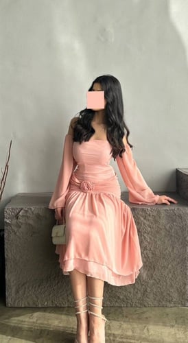 فستان وردي ناعم