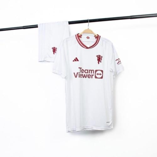 طقم مانشستر يونايتد الاحتياطي الأبيض