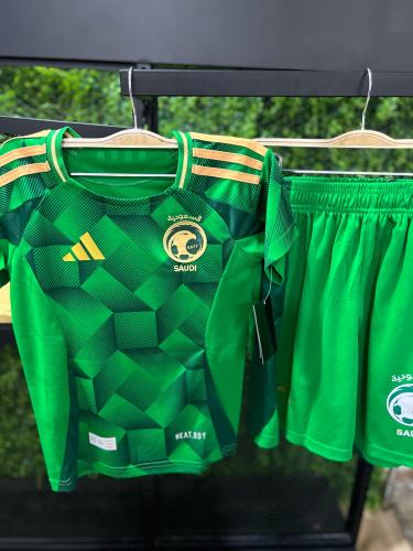 طقم المنتخب الجديد الاخضر 2025 أطفال شبابي رجالي