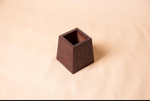 علبة اقلام