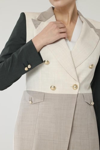 بلايزر Monique