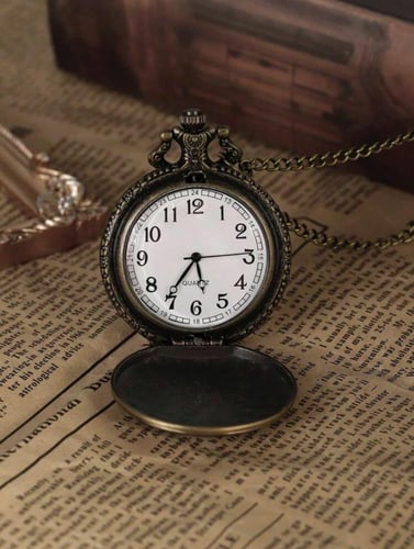 ساعة جيب كلاسيكية قديمة
