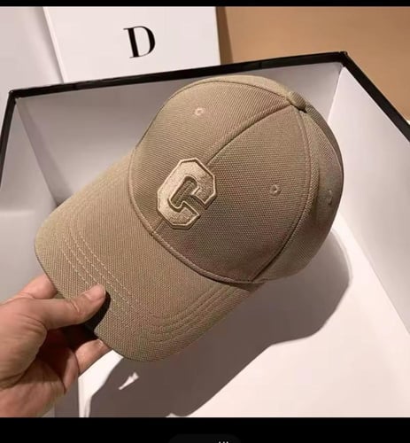 قبعة بحرف G