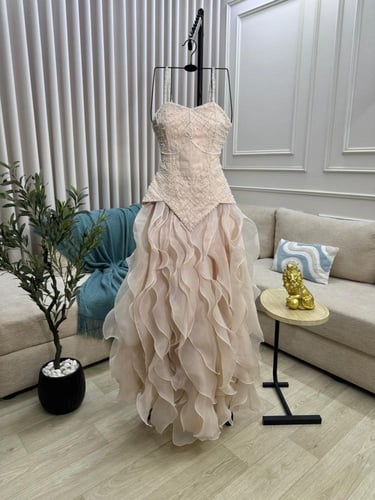 فستان سهره راقي لون انيق قماش سهره مطرز عل اورجنزا