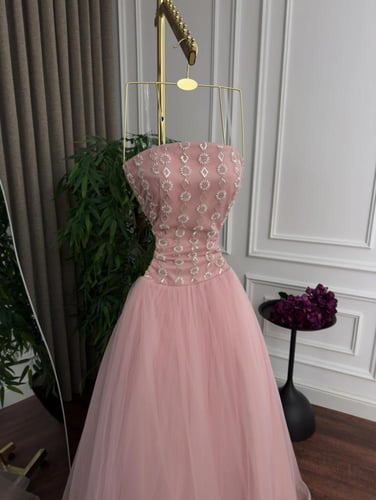 فستان سهره راقي لون وردي خامه تل عل ميكادو تطريز ي...