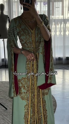 قفطان مغربي طويل ساتر خامة ناعمة ولامعة توفر الراح...