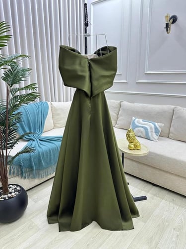 فستان سهرة يي ذيل طويل