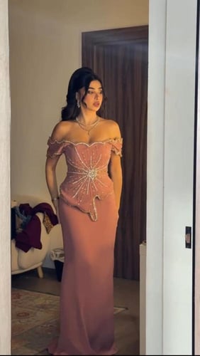 فستان سهره لون راقي خامه كريب استرتش +تطريز يدوي ر...